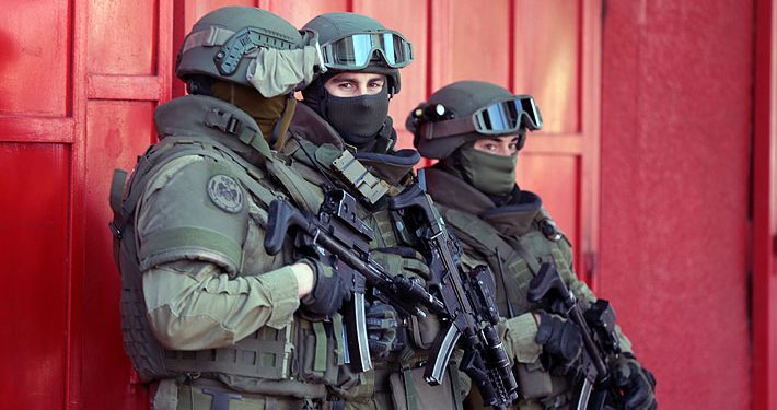 Detienen a carabinera por millonario robo a sucursal de Brinks en Rancagua: Sería la líder de la banda