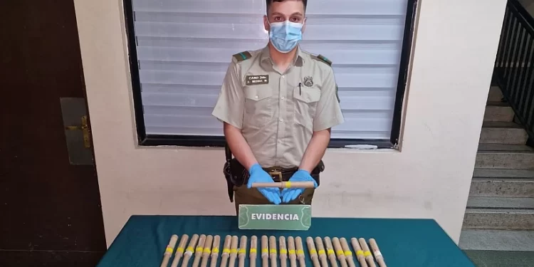 Dos jóvenes fueron detenidos en Rahue e incautaron fuegos artificiales caseros