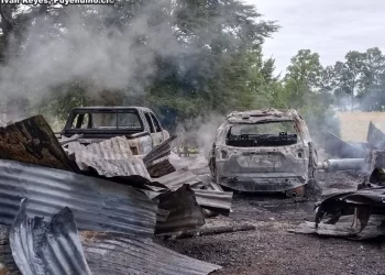 Incendio destruye casona y vehículos en sector rural de la provincia de Osorno
