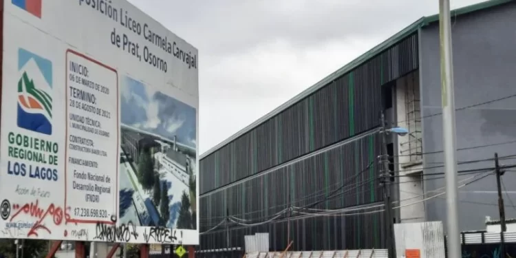 Abogado de Constructora Baker advierte riesgos estructurales en Liceo Carmela Carvajal
