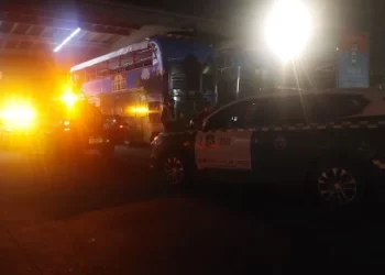 Dos personas fueron detenidas por desmanes y agredir a una guardia del Terminal de Buses