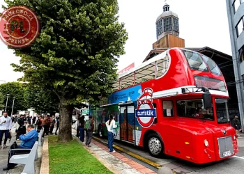 Puerto Montt inaugura servicio gratuito de buses turísticos de dos pisos