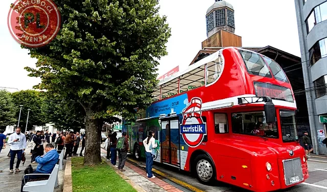 Puerto Montt inaugura servicio gratuito de buses turísticos de dos pisos