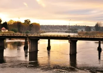 Osorno: Intensifican rastreo en el río Rahue por desaparición de un bañista