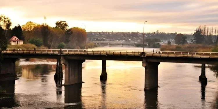 Osorno: Intensifican rastreo en el río Rahue por desaparición de un bañista