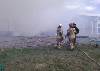 Río Bueno: Incendio en condominio sector Curaco