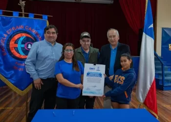 Alcalde de Osorno entrega terreno para mejoramiento de la Escuela Efraín Campana Silva