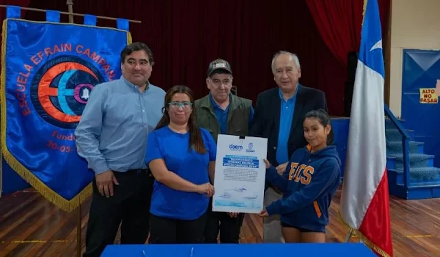 Alcalde de Osorno entrega terreno para mejoramiento de la Escuela Efraín Campana Silva