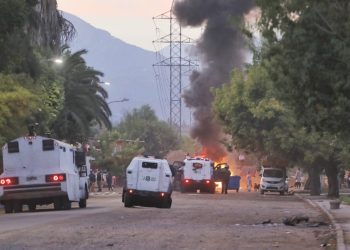 Empieza el desalojo final de la Toma Dignidad: Vecinos montaron barricadas incendiarias en el lugar