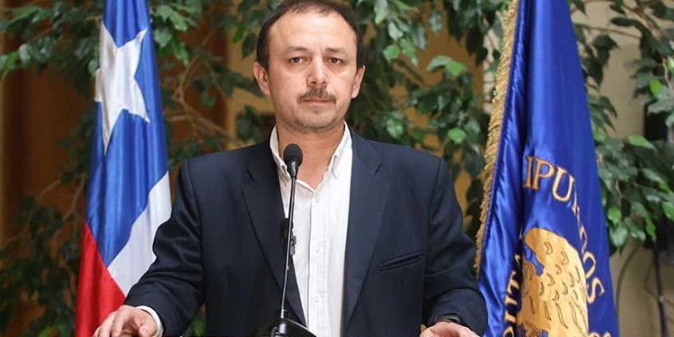 Diputado Cuello pide declarar persona non grata al embajador de EE.UU. en Chile