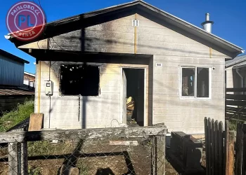 Detienen a hombre por incendio en su casa en Río Bueno