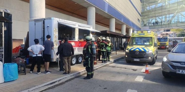 Una persona lesionada dejó explosión de gas en carrito de comida