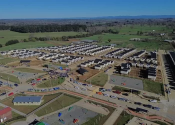 Entregan escrituras de propiedad a 255 familias en Purranque