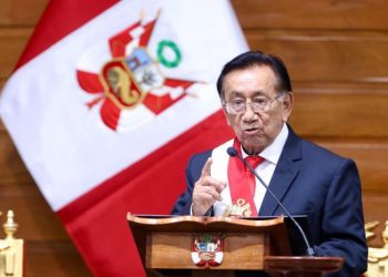 Nuevo presidente de Perú arranca su mandato citado a juicio por corrupción