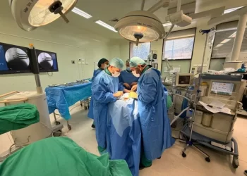 Realizan inédita cirugía de columna cervical en Hospital Osorno