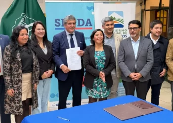 Firman convenio para cuadruplicar controles de alcohol y drogas en Los Lagos