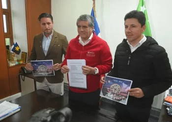 Autoridades de Los Lagos solicitan mantener horario único en la región