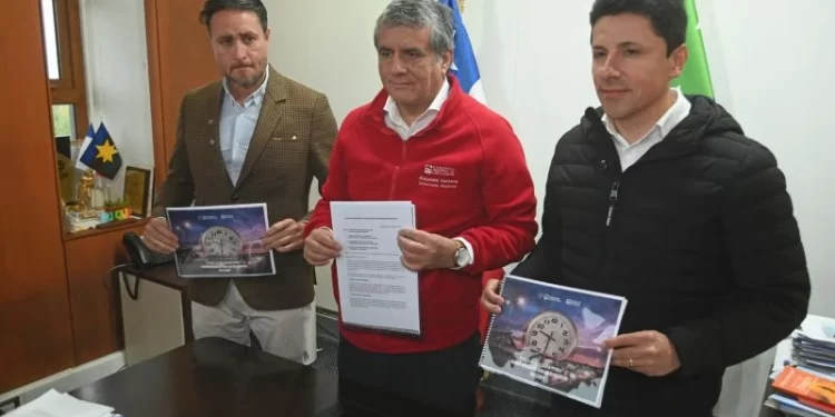Autoridades de Los Lagos solicitan mantener horario único en la región