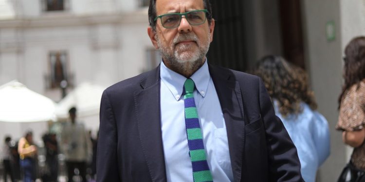 Diputado Mulet rechaza eliminar feriados y rebajar impuestos a empresas: “Que se pongan”
