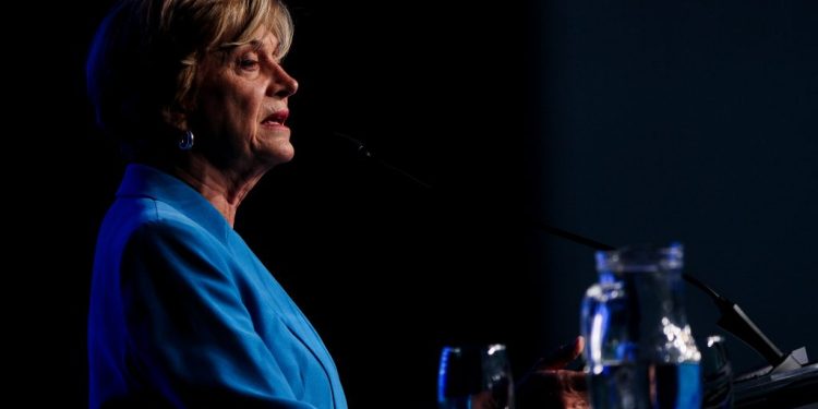 Matthei critica retiro de decretos ambientales: “El progreso no puede ser a costa de nuestro patrimonio natural”