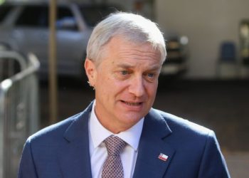 Sondeos de opinión registran nueva caída en la aprobación del Presidente José Antonio Kast