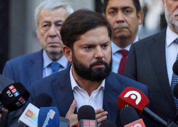 Abrupto final de reunión: Boric acusa a Kast de llegar “exigiendo que me retracte”