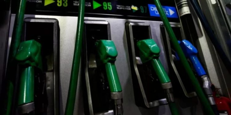 ¿Cómo se calculará el precio de los combustibles? Ministerio de Hacienda determinó el número de semanas para la paridad de importación