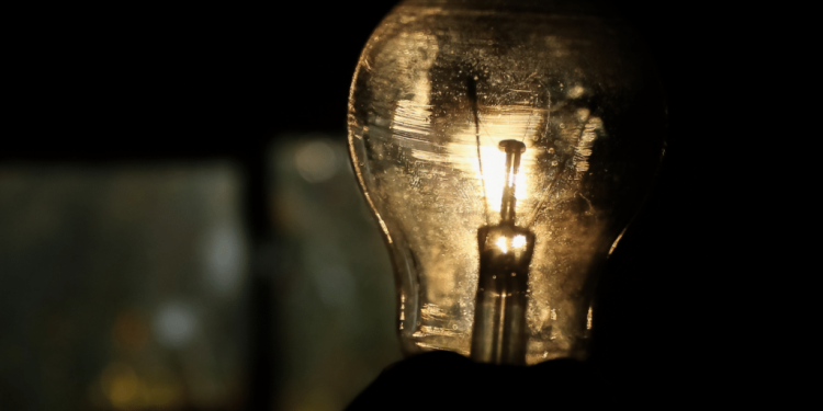 Alivio para el bolsillo: SEC aplaza el aumento de tarifas eléctricas para julio 2026
