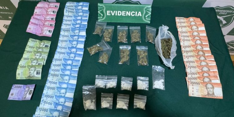 Castro: Carabineros detuvo a microtraficante con droga y casi tres millones de pesos en efectivo