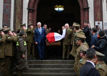 CON GRAN TRISTEZA Y DOLOR, PUERTO VARAS DESPIDIÓ A JAVIER FIGUEROA, QUIEN FALLECIÓ EN ACTO DE SERVICIO, RECIBIENDO EL ASCENSO PÓSTUMO A SUBOFICIAL MAYOR
