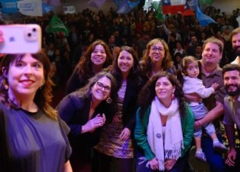 Reaparición muda de Boric en congreso del FA: su partido endurece tono contra agenda del Gobierno