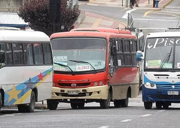 Choferes de Alerce se amenazaron con cuchillos frente a pasajeros