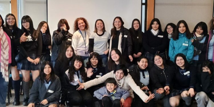 SÍGUEME 2026: ULagos abre sus laboratorios para nuevas generaciones de mujeres en ciencia