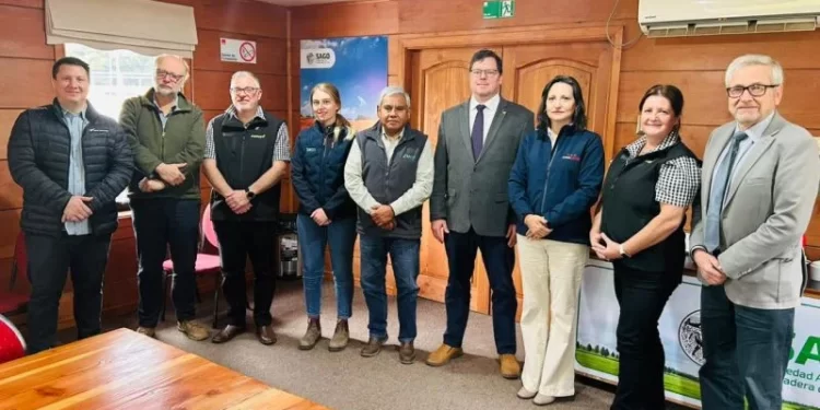 Aproleche Osorno y gremios agrícolas se reunieron con representantes de Field Days de Nueva Zelanda