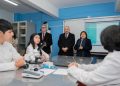 Alcade de Osorno visitó moderno laboratorio de ciencias en escuela México de Michoacán