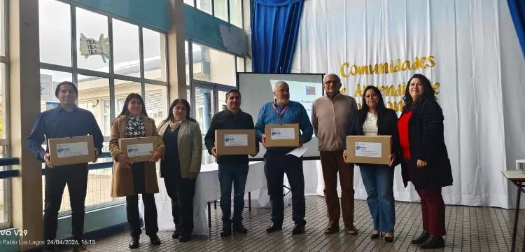 San Pablo: Entregan kits de materiales para educación científica