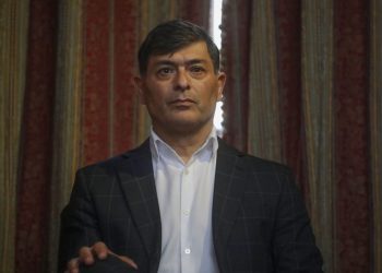 Polémica en el PDG: Parisi justifica salida de “Dr. File” por falta de compromiso