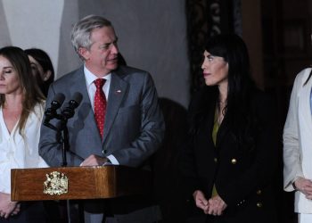 Ministra Lincolao acusa que “hubo insultos por mi etnia” durante agresión en la UACh