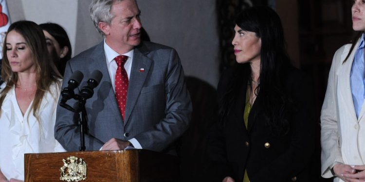 Ministra Lincolao acusa que “hubo insultos por mi etnia” durante agresión en la UACh