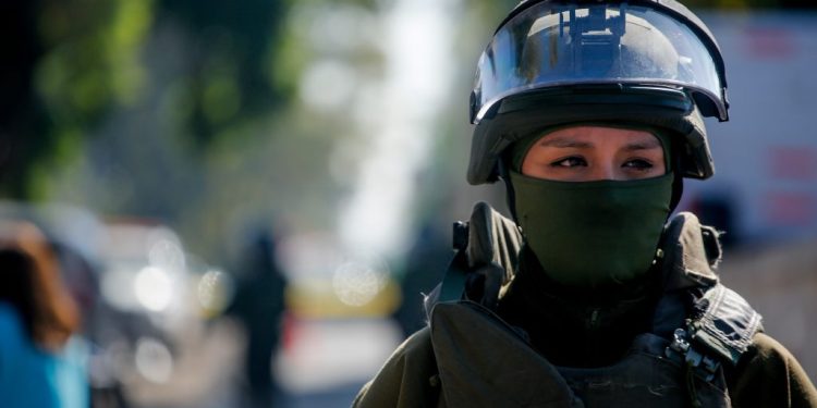 Carabineros expulsa a funcionario por choque fatal en Santiago: hay otros seis involucrados