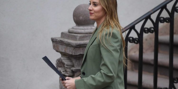 Ministra Sedini niega fallas en comunicación del Gobierno y defiende manejo por recortes fiscales