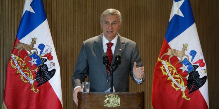 Presidente Kast por violencia escolar: “Si alguien destruye, tiene que perder algunos beneficios”