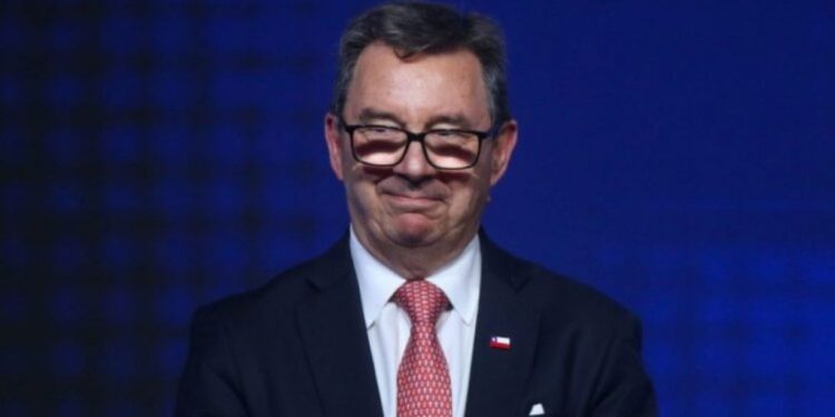 Ministro de Defensa aborda ajuste, frontera y macrozona sur: “Los hechos de violencia han bajado un 80%”