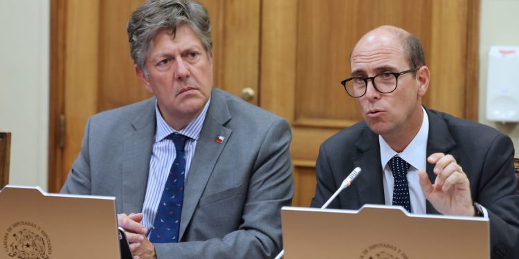 MOP advierte abandono de más de 10.000 kilómetros de caminos rurales en todo el país