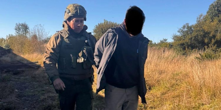 Carabineros detiene a tres sujetos por hurto de tractor y receptación de vehículo con encargo por robo en Puerto Montt