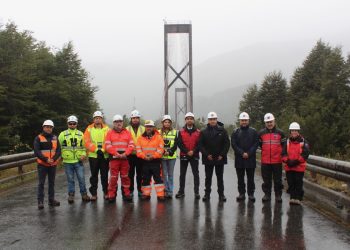 Autoridades verificaron inicio de trabajos de reparación del Puente Yelcho en la provincia de Palena