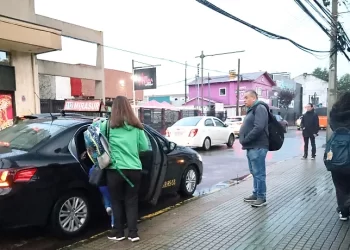 Taxis colectivos de Osorno anuncian alza de $100 en sus tarifas