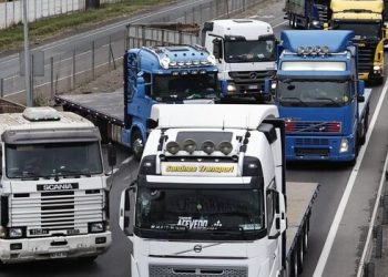 “Se viene sí o sí”: camioneros del norte activan amenaza de paro por alza de combustible