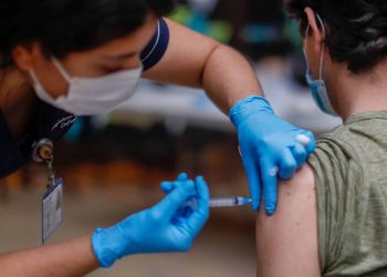 Vacunación COVID-19 Chile: Ministerio de Salud amplía grupo objetivo y facilita acceso