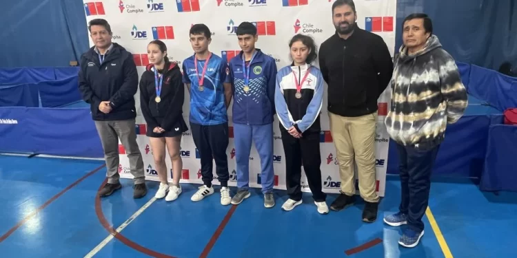 Dos estudiantes de Osorno clasifican al Regional de Tenis de Mesa